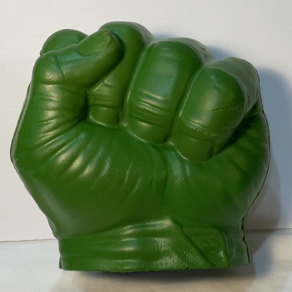 Hasbro Marvel Incredible Hulk wearable fist - Picture 1 of 5